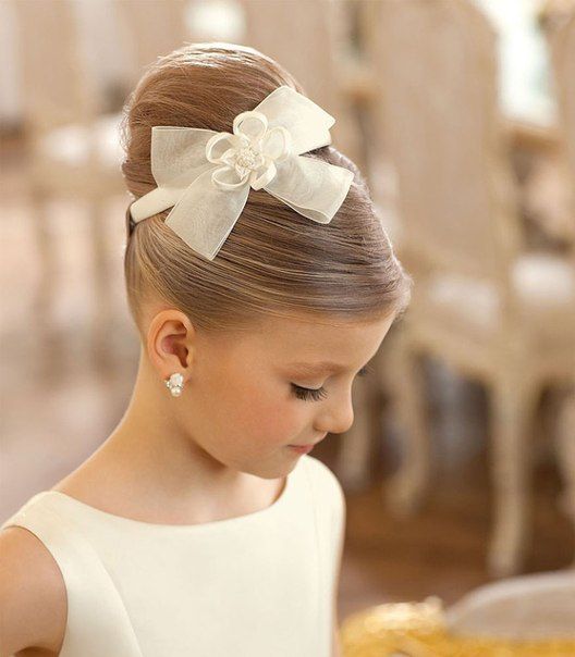 Hair Style Ideas for your little girl for Weddings or First Communion. Girl First Communion Party Ideas and Templates to make an amazing Party. Get inspired to create your own unforgettable celebration for your little girl.